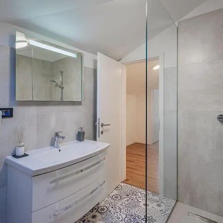 Augusta Holiday home Malinska